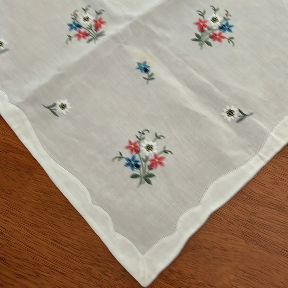 Beautifully embroidered tablecloth made in Switzerland with 4 napkins